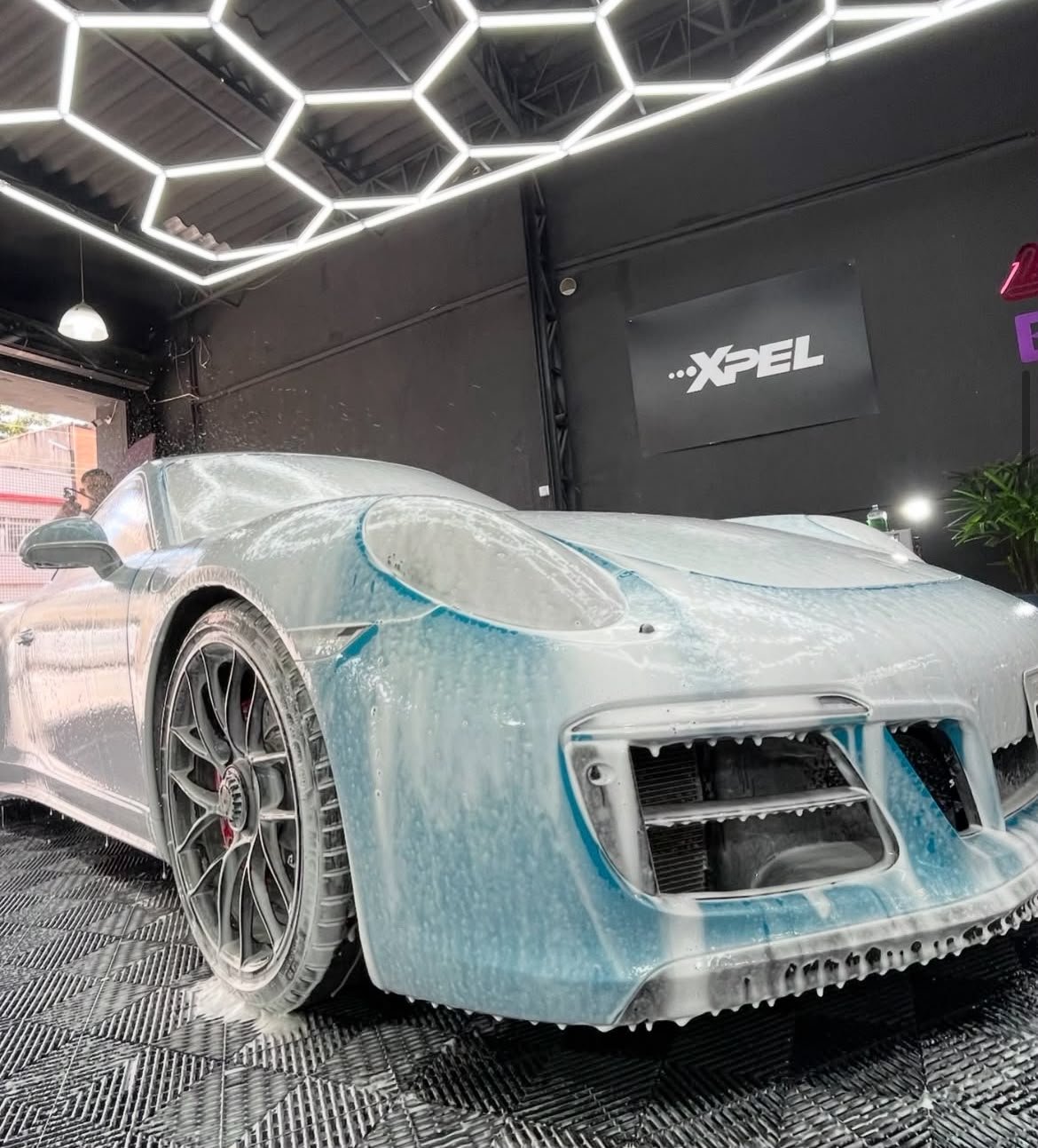 Porsche sendo lavado na SCD