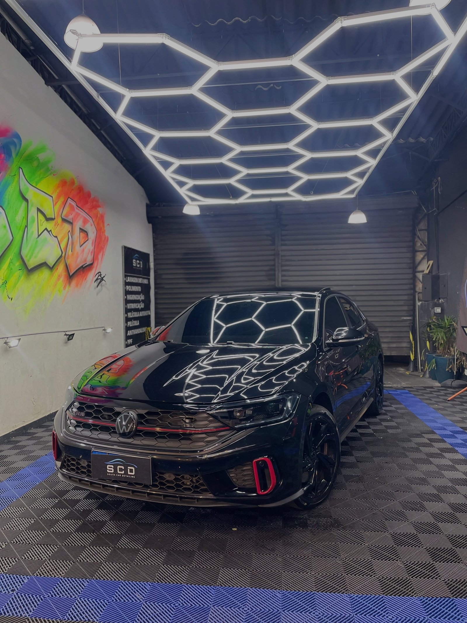 Volkswagen Jetta GLI detalhado na SCD